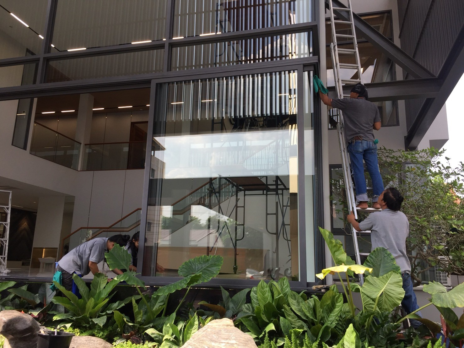 บิ๊กคลีนนิ่งบ้านใหญ่ เช็ดกระจก6