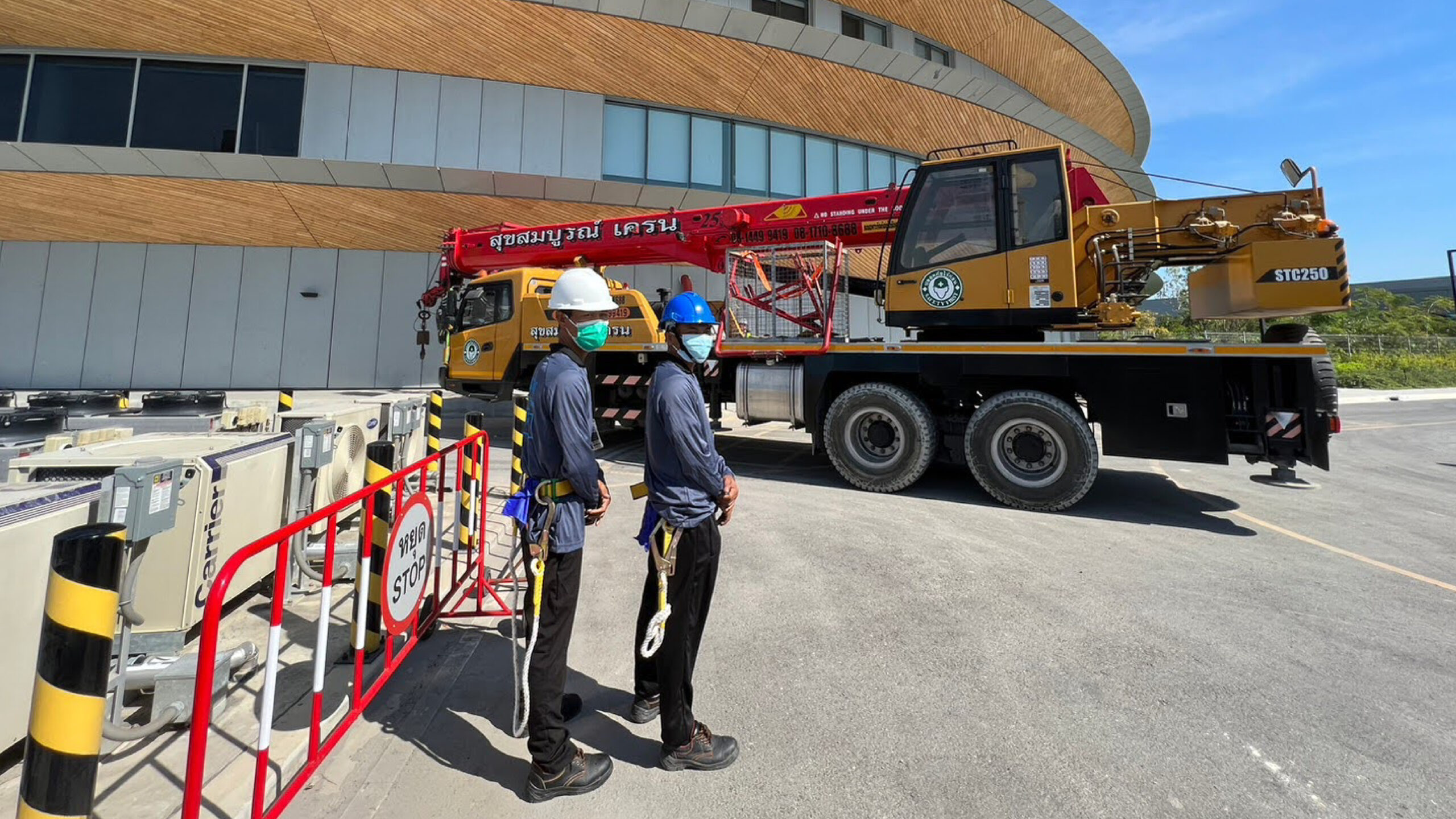 เช็ดกระะจกที่สูง บริษัทเช็ดกระจก ทำความสะอาดที่สูง เช็ดกระจก บริษัท