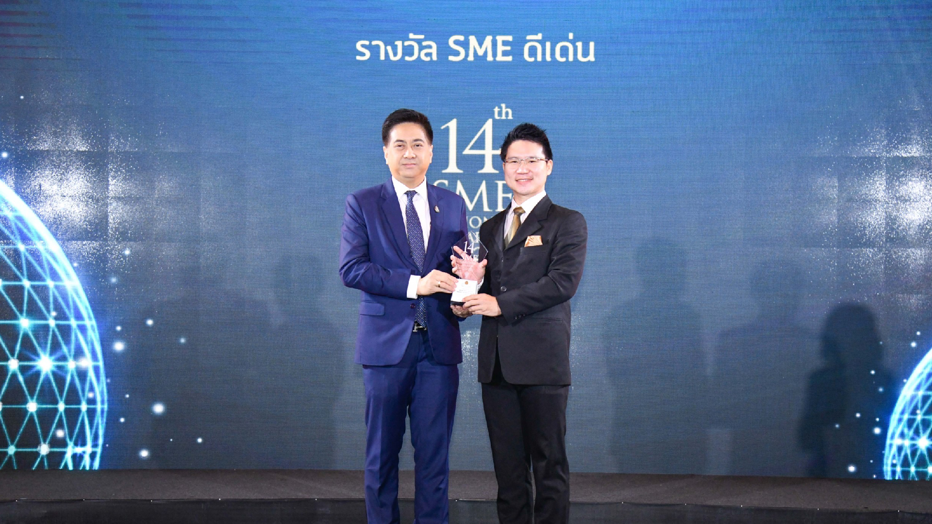 ดีคลีนรับรางวัล big cleaning น่าเชื่อถือ sme award big cleaning