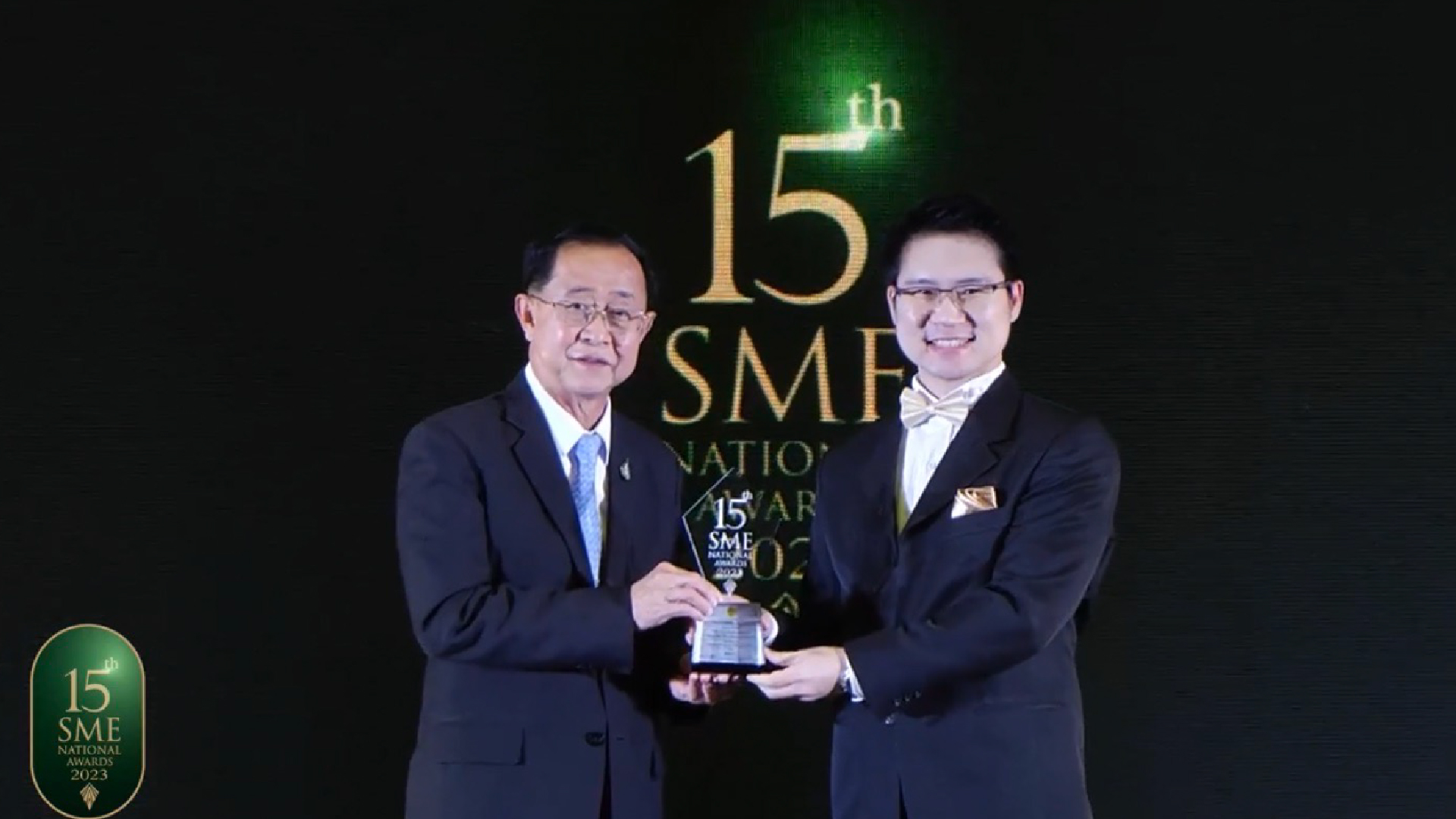 ดีคลีนรับรางวัล big cleaning น่าเชื่อถือ sme award big cleaning