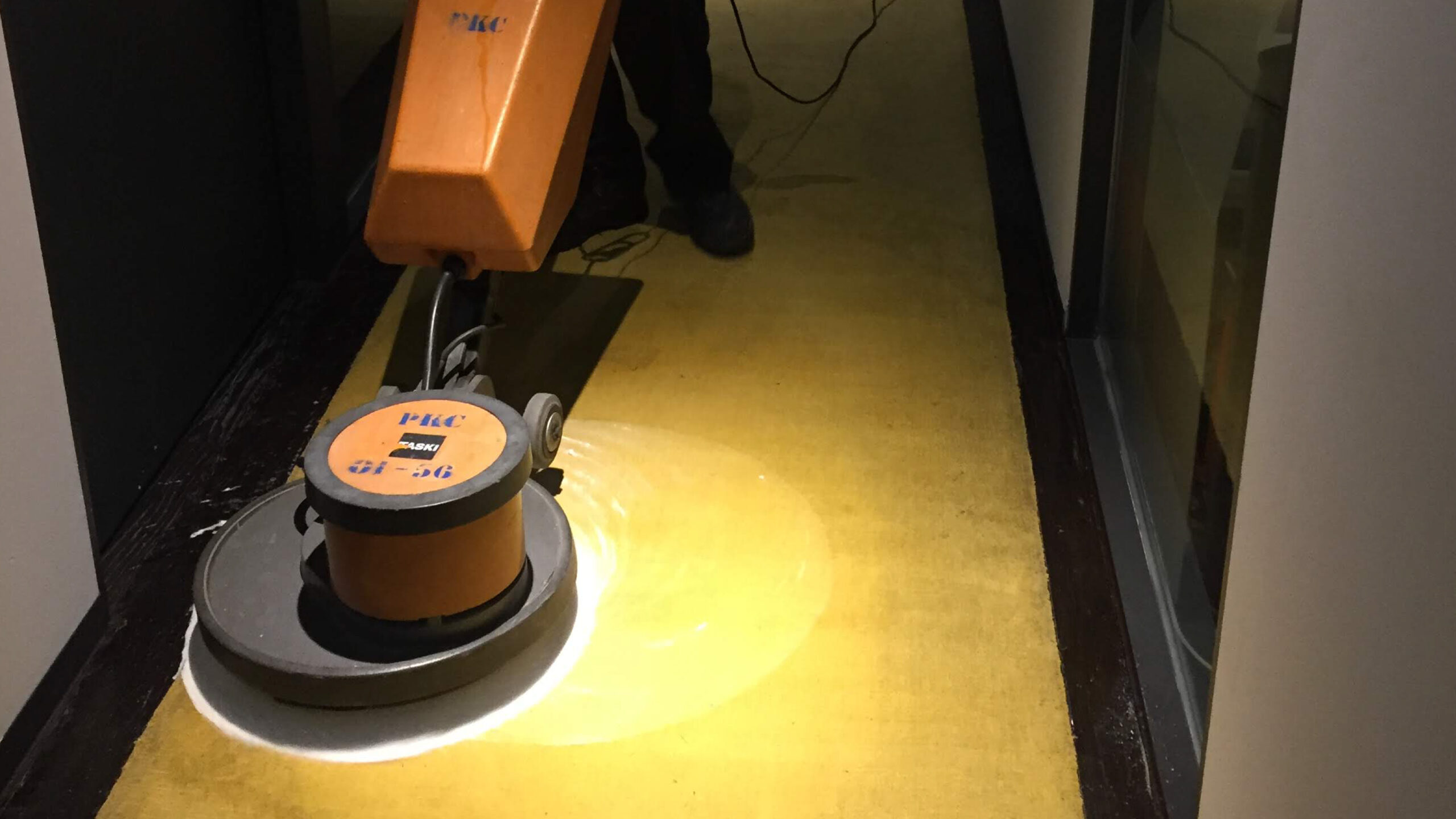 ขัดพื้น ลอกลงแว็กซ์  ขัดพื้นและลงแว็กซ์พื้น Big Cleaning ออฟฟิศ สำนักงาน โรงงาน โกดังสินค้า ตึกแถว ร้านค้า พื้นกระเบื้องยาง พื้นกระเบื้องแกรนิตโต ราคาคุ้มค่า ขัดพื้น ลอกลงแว็กซ์ ขัดพื้นและลงแว็กซ์พื้น Big Cleaning ออฟฟิศ สำนักงาน โรงงาน โกดังสินค้า ตึกแถว ร้านค้า พื้นกระเบื้องยาง พื้นกระเบื้องแกรนิตโต ราคาคุ้มค่า