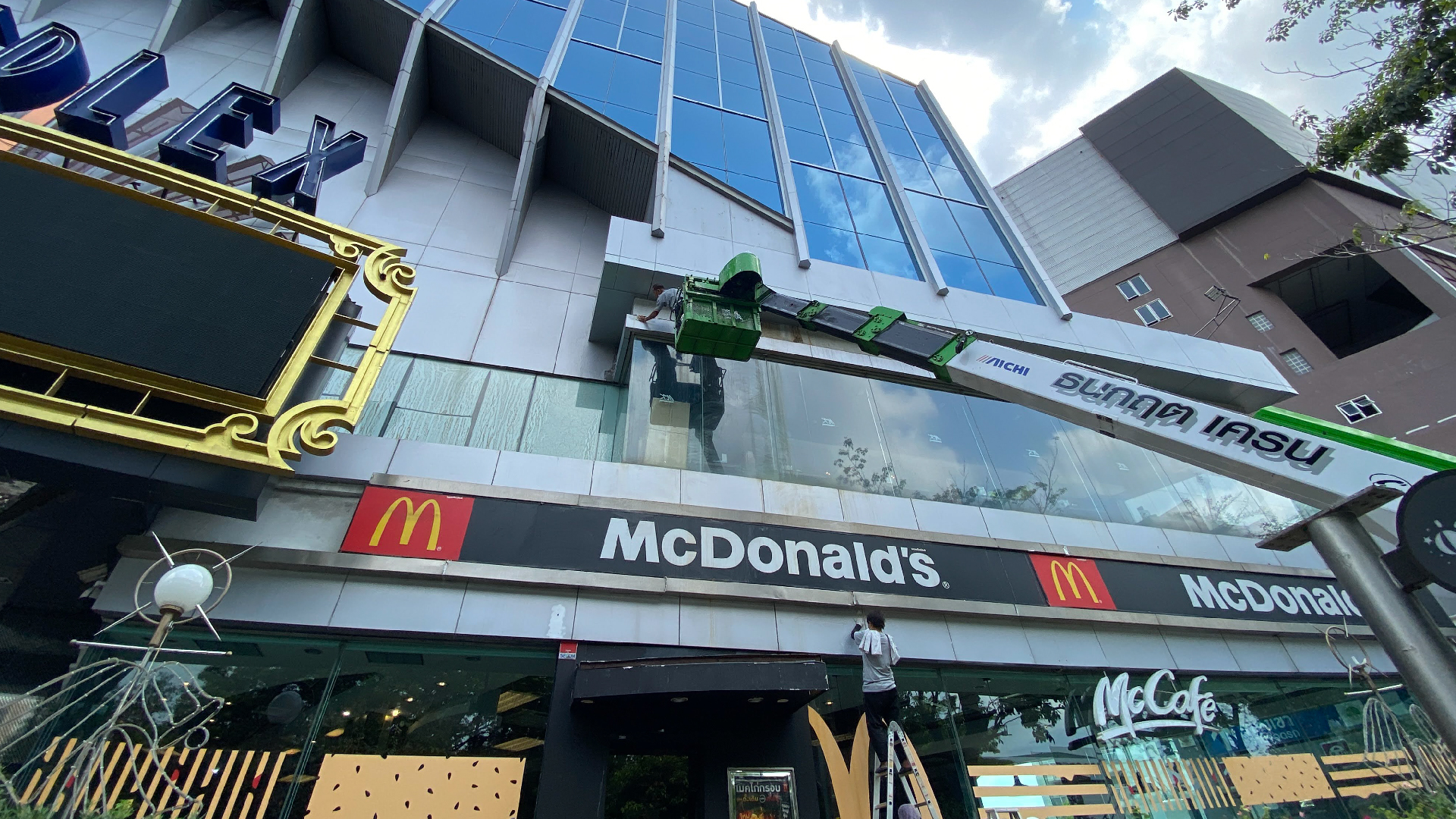 Big Cleaning อาคาร สำนักงาน โรงงาน ออฟฟิศ และร้านค้า Big Cleaning อาคาร สำนักงาน โรงงาน ออฟฟิศ และร้านค้า