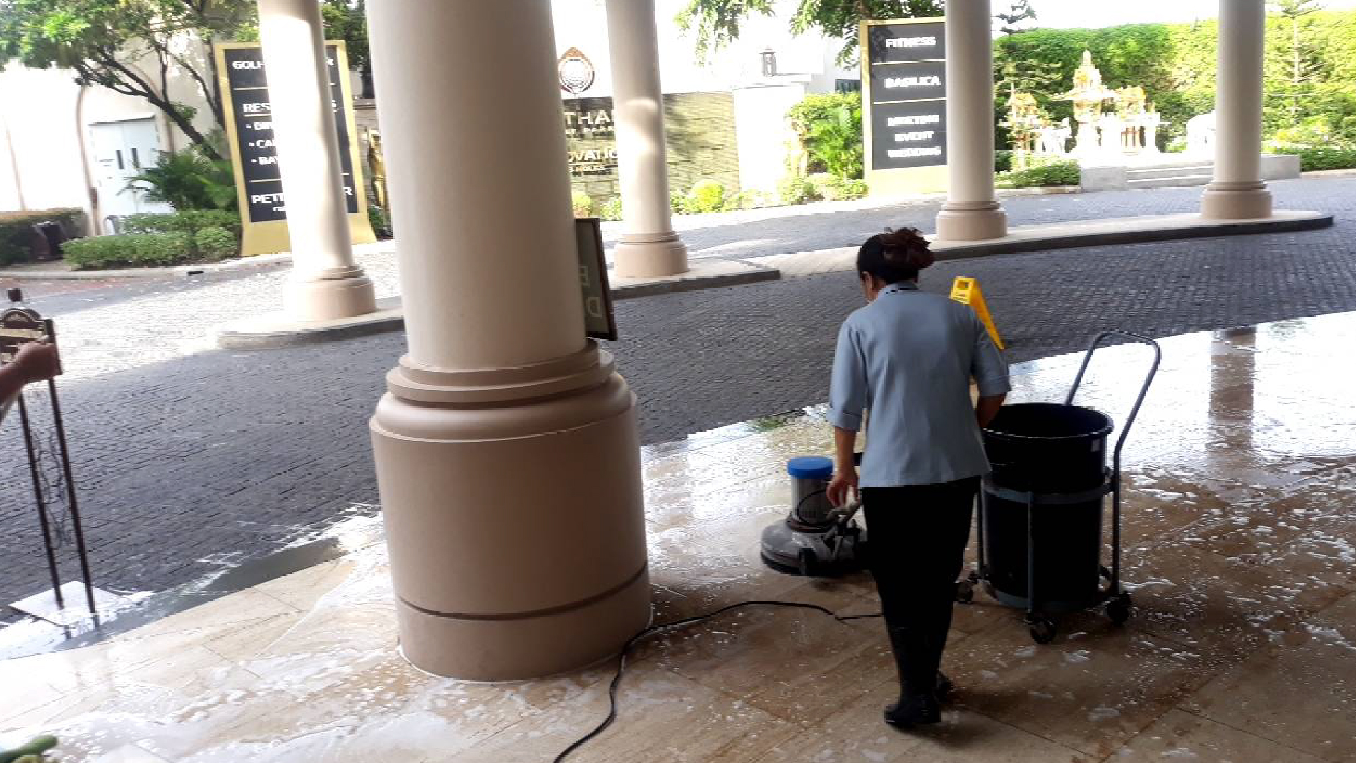 Big Cleaning อาคาร สำนักงาน โรงงาน ออฟฟิศ และร้านค้า Big Cleaning อาคาร สำนักงาน โรงงาน ออฟฟิศ และร้านค้า