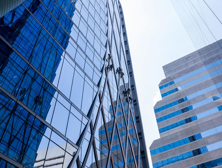 บริการโรยตัวเช็ดกระจก