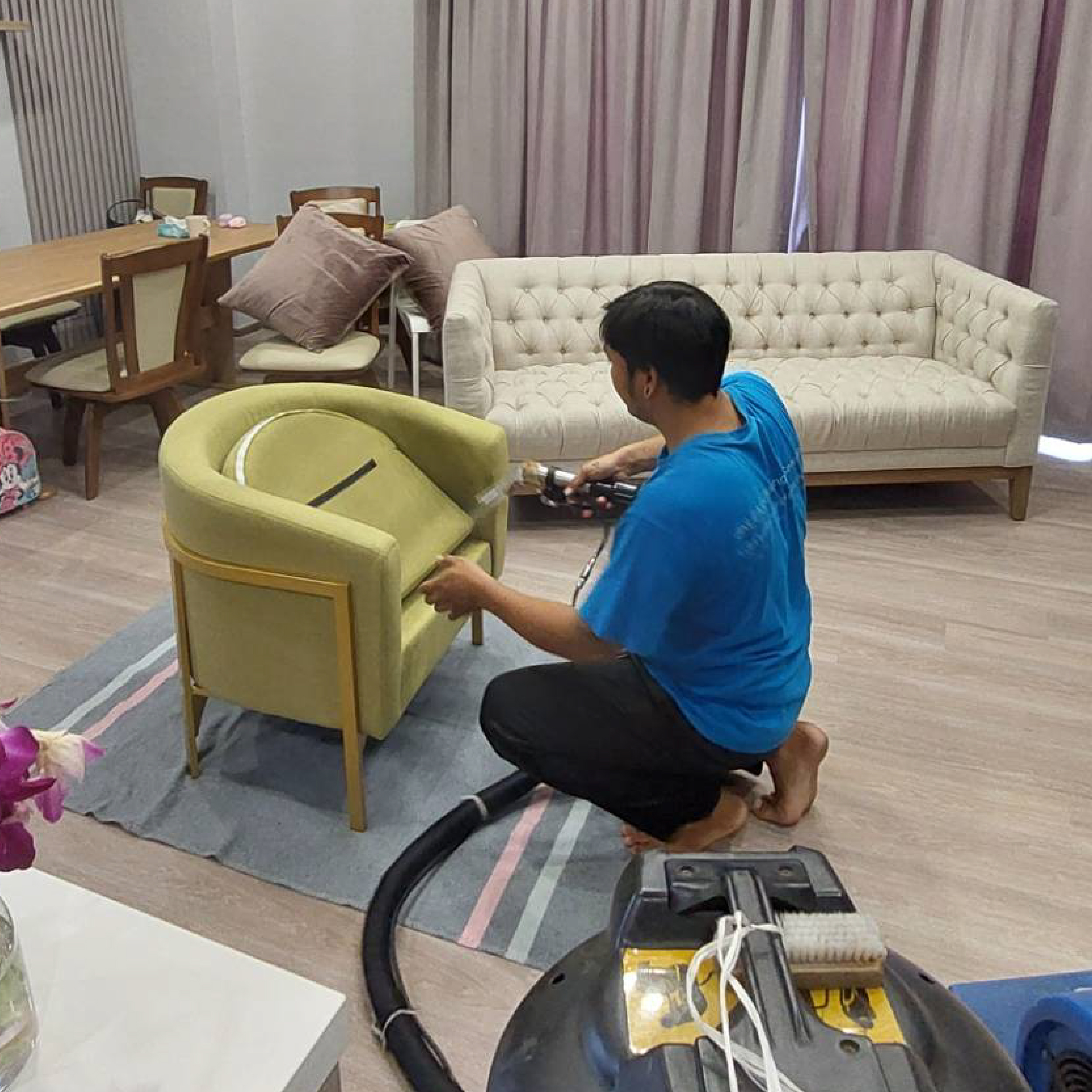 บริการซักโซฟา ทำความสะอาดโซฟา กำจัดไรฝุ่นโซฟา รูป 15