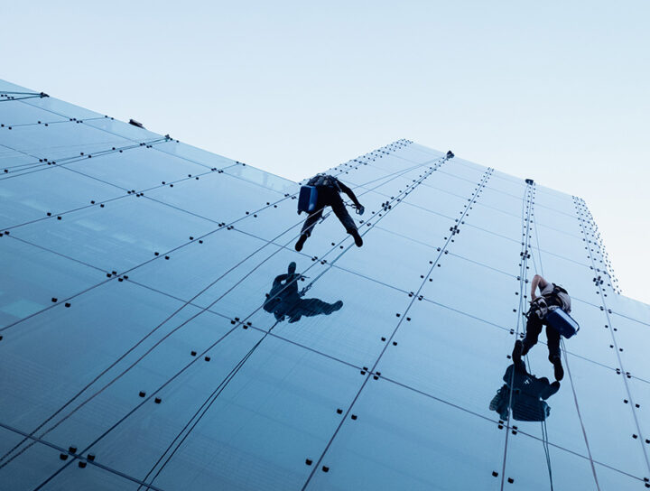 มาตรฐานการตรวจสอบอุปกรณ์ก่อนการโรยตัวเช็ดกระจก