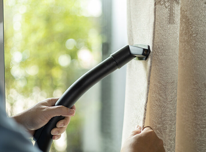 ขั้นตอนการถอดผ้าม่านซักและติดกลับอย่างถูกวิธี ไม่ให้เสียหาย