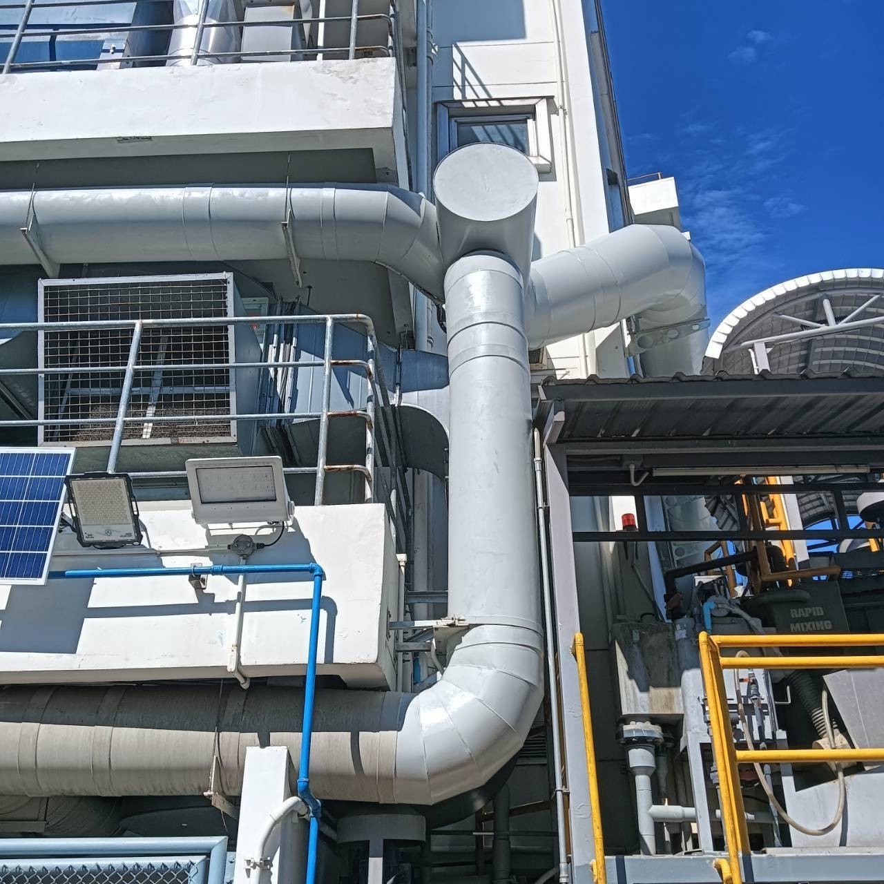 ภาพก่อนและหลังงานปรับปรุงอาคารและเคลือบป้องกันสนิม