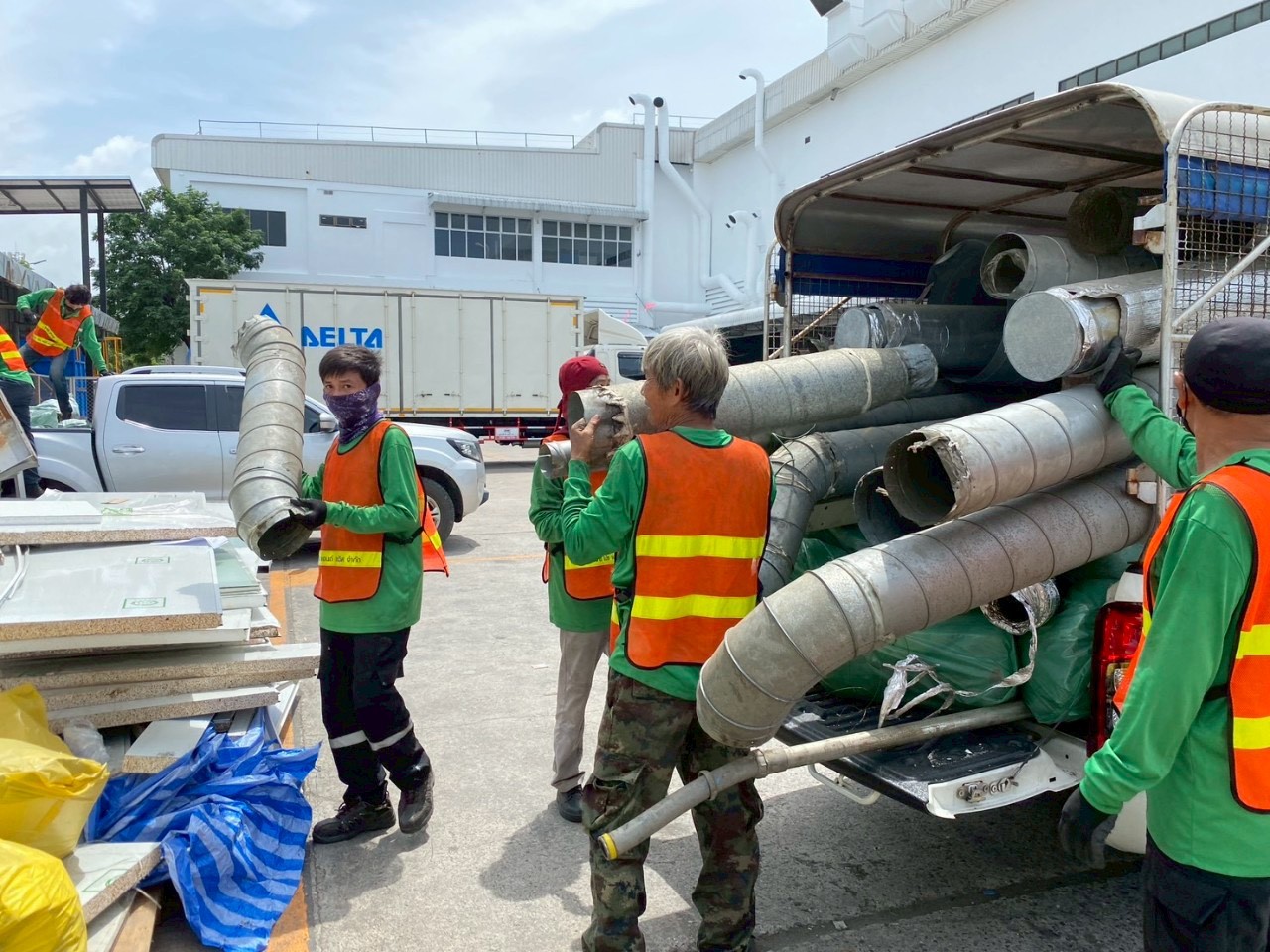 การรื้อถอนท่อระบายอากาศและระบบเหนือฝ้าอย่างปลอดภัย